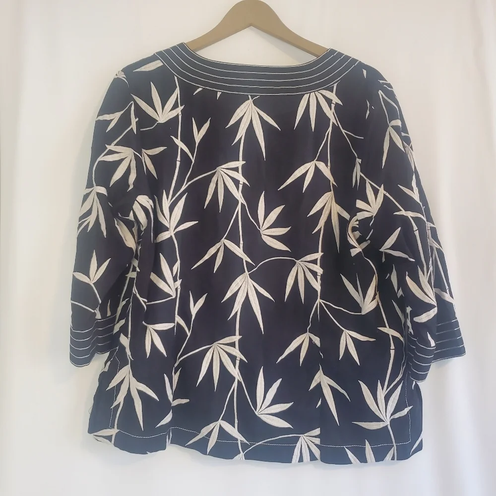 TALBOTS Size 18W Petite B&W 3/4 sleeve palm print tunic top with side zipper - Picture 3 of 9